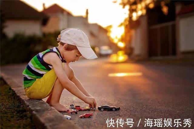 炅妈|为什么孩子会指着空房间说“有人”？不是迷信，父母最好能知道