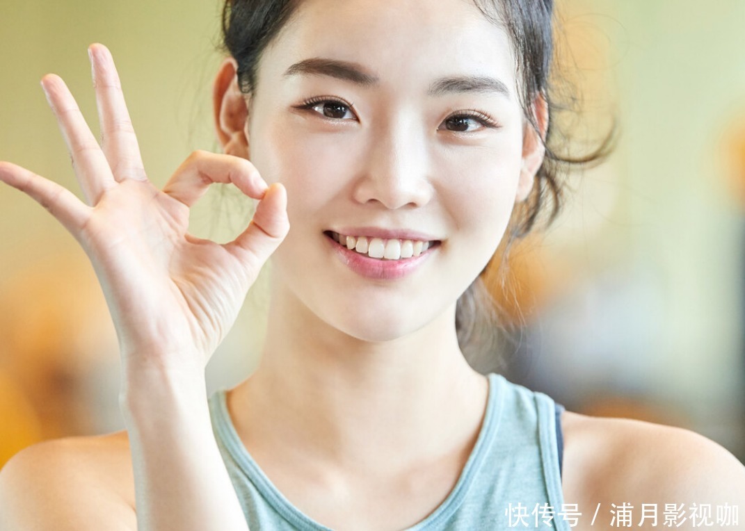 40岁女子，皮肤像20岁，年轻秘诀不是多锻炼，而是这3件事