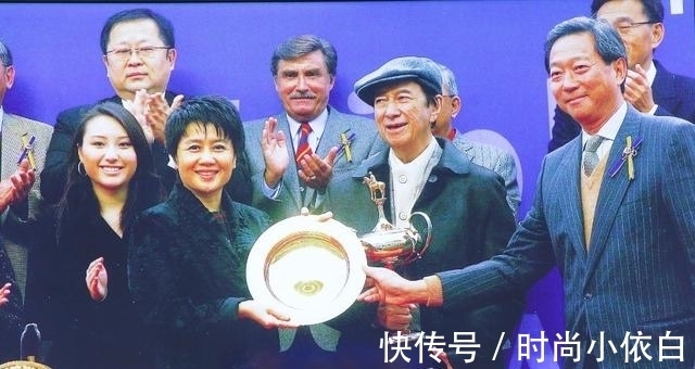 fendi|赌王四太年轻时真风光!左手翡翠戒指右手小金表,圆脸卷发太迷人