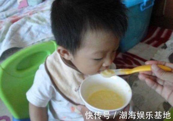 脾胃|6个月男婴吃辅食伤了脾胃,医生赶紧阻止:有3种辅食别乱喂