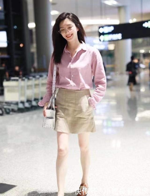小姐姐|今夏，衬衫+半身裙才最“合拍”，青春又时尚，小个子都爱了