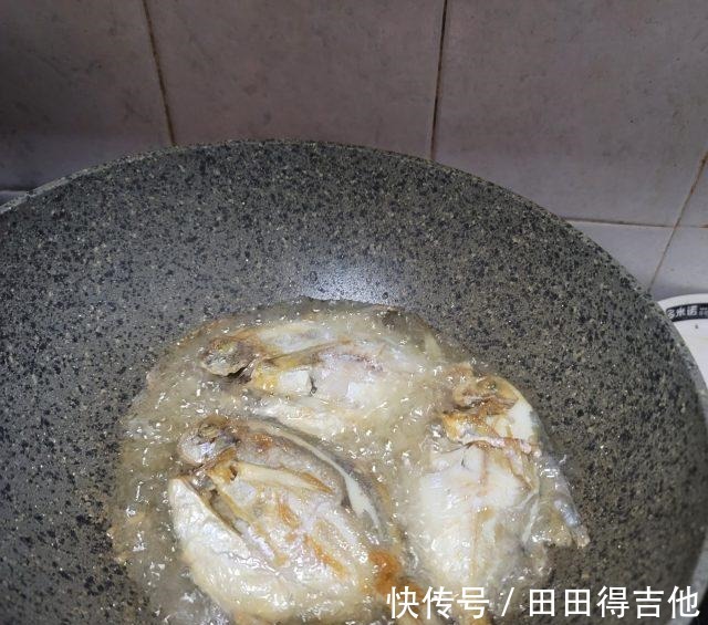 美食天下|炸白鲳,外酥里嫩,鲜香入味!