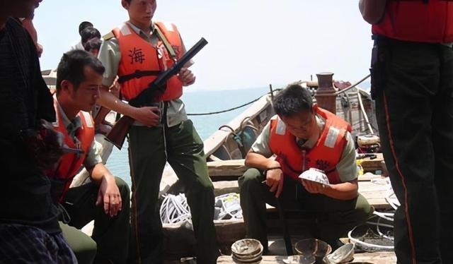 海底|真有海底宝藏康熙沉船5万件青花瓷,市值5亿美金无压力