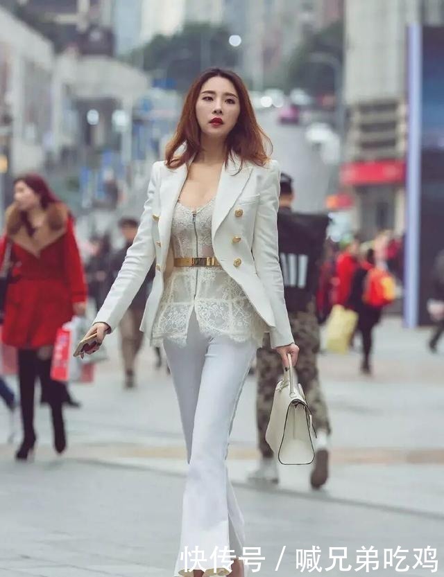 高跟鞋|别不服，“喇叭裤”在修身上有一套，微胖女孩想必心知肚明！