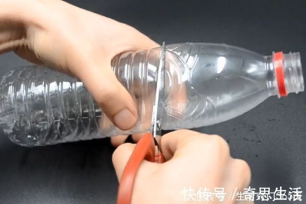 酱油瓶|把塑料瓶粘在玻璃瓶上,解决了困扰大家的一个大难题,实用又省钱