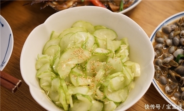 准公婆邀请我去吃饭,第一次去男友家就执意下厨,上桌备受欢迎