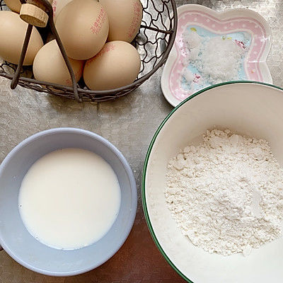 蛋黄|松饼奶油草莓抱抱卷