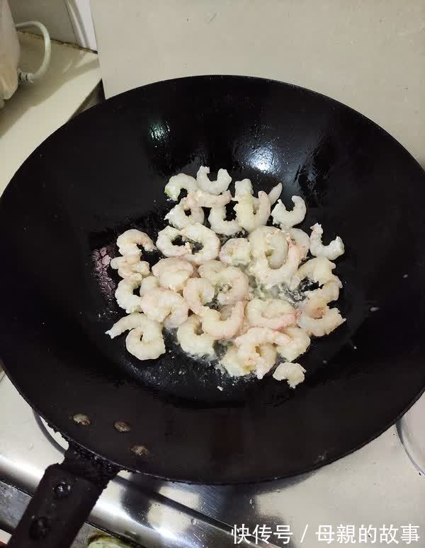 丝瓜|退休老两口,热夏爱吃的这道家常菜,讲究营养搭配,懂吃更健康