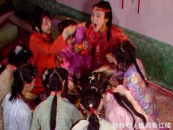 床上|芳官醉酒,袭人为何将她放在宝玉床上?是不知避嫌还是有意陷害?