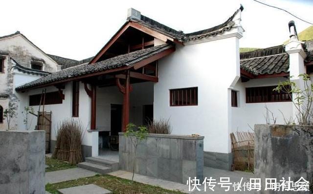 卫生间!男厕上联站立观瀑布女厕,求下联高手在评论区