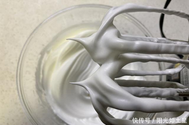 鸡蛋|二个鸡蛋一勺面粉这样做,香软酥脆,入口即化,一口一个真过瘾