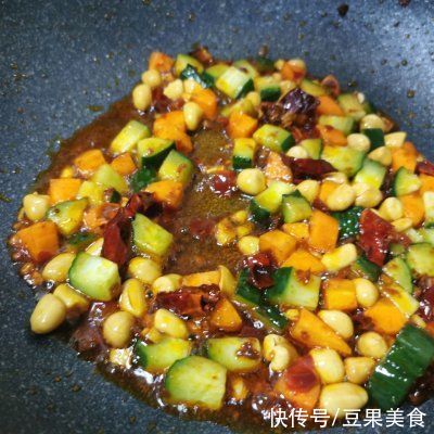 宫爆鸡丁|宫爆鸡丁简单版这样做,隔壁小孩都馋哭了