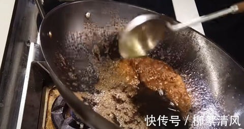 传统鲁菜油焖大虾怎么做，色泽鲜亮做法简单，美味又营养！