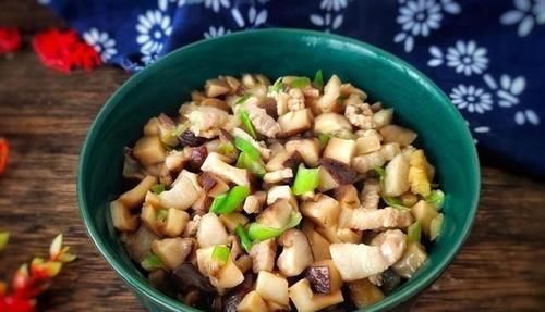 冬天,多给老人孩子吃这菜,价格是贵了些,但营养极高,对骨骼好