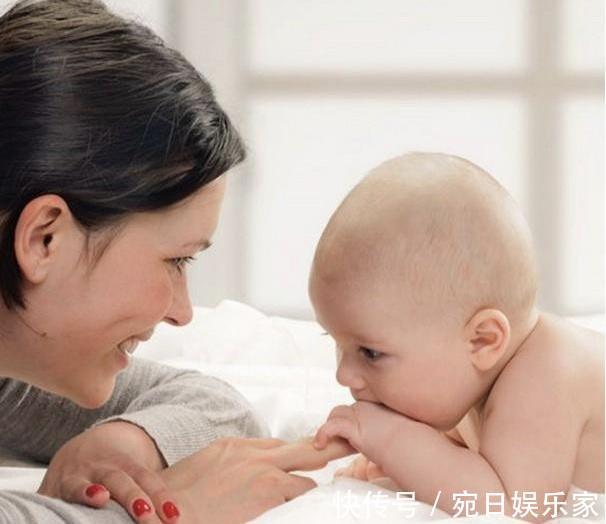 儿科医生|5个月宝宝还不会翻身医生别再一直抱着宝宝了,让他多趴一趴吧