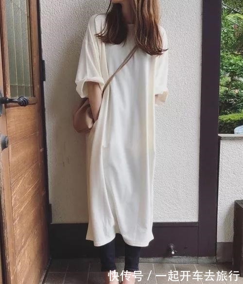 t恤 看了这位36岁日本妈妈的穿搭,网友这才是真正精致的“搭配”!
