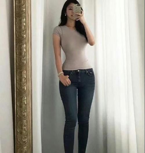 牛仔裤 丰满女人的首选,时尚的紧身牛仔裤,让你的美一点也不会掉范!