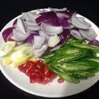 营养|洋葱和它一起炒着吃,营养丰富,口感美味!