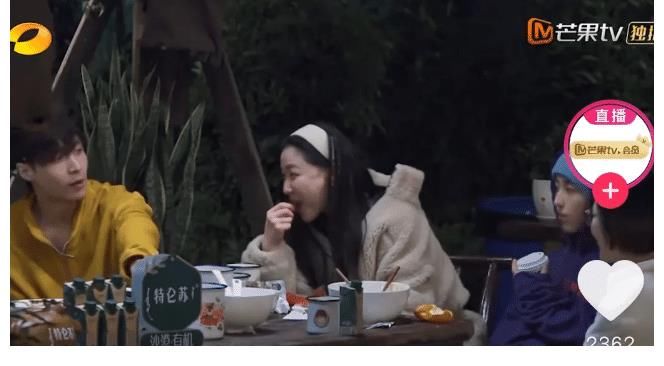 张艺兴|《向往的生活》啥时成恋爱节目了，张艺兴全程尬聊恋爱史，单身狗好尴尬