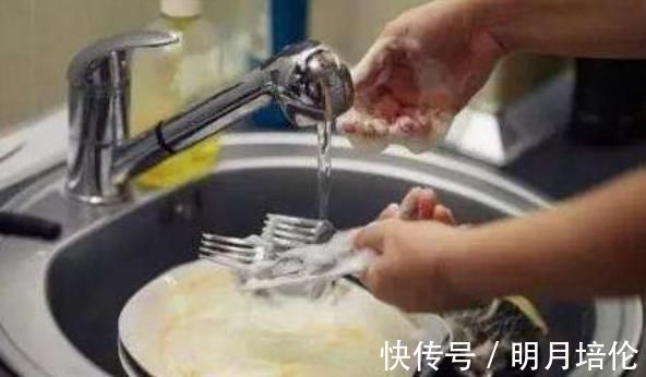 得病|经常使用洗洁精洗碗,身体容易得病?医生给出合理解释
