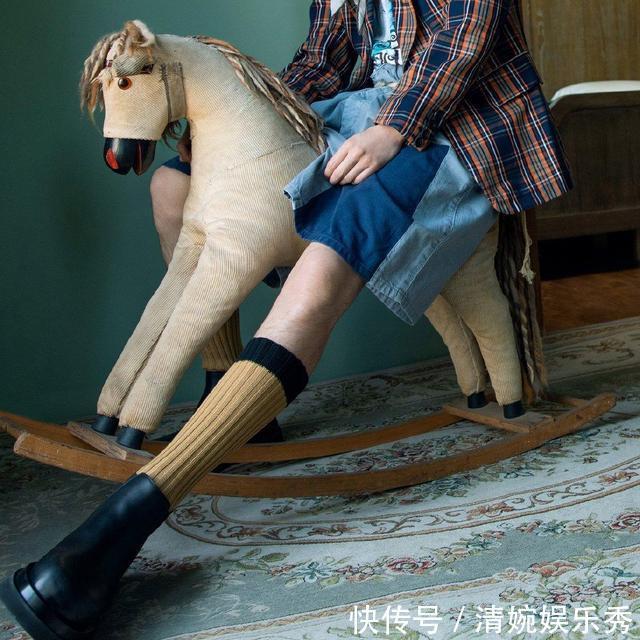 穿什么鞋都搭袜子,这波夏日反季穿法太奇特明星纷纷上身示范