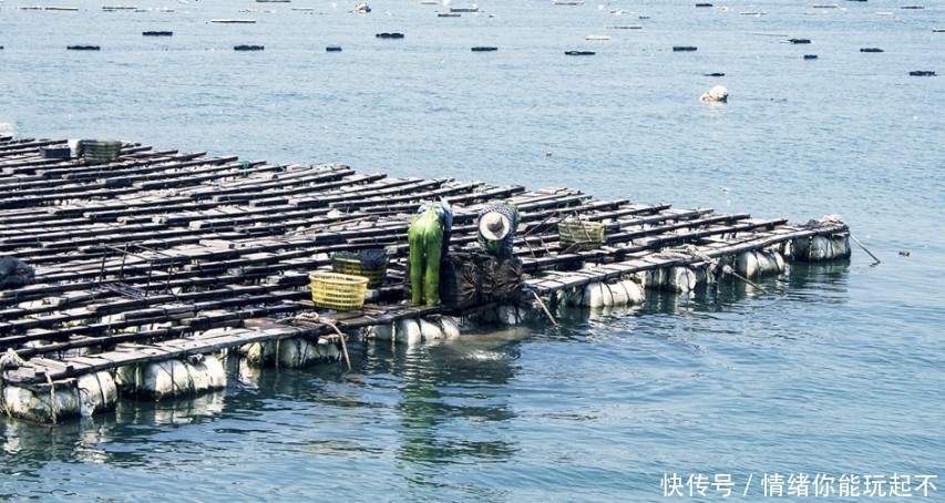 中国唯一一座“水上村庄”，房子全都浮在海上，大风大雨都刮不走