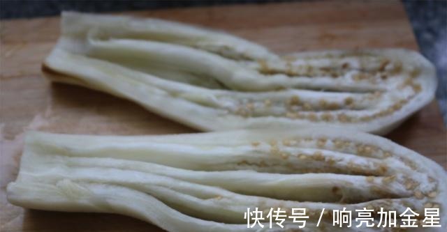 搅拌均匀|茄子换种吃法,一蒸二煎三焖,香味浓郁口感滑嫩,盖饭算一绝!