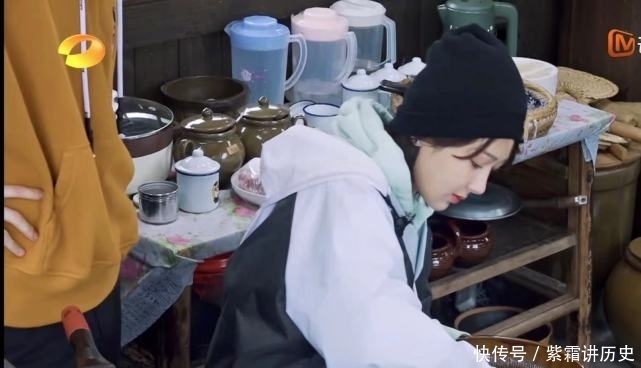 恋情 杨紫张艺兴互动太甜?上热搜被猜是恋情预热,两人已再次表态