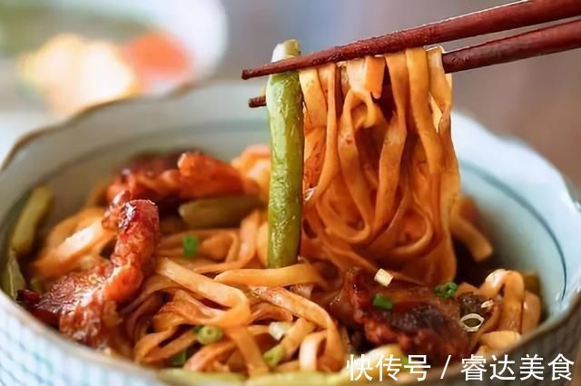 好吃|做豆角焖面有诀窍,这么做不粘不成坨,教您正确做法,太好吃了