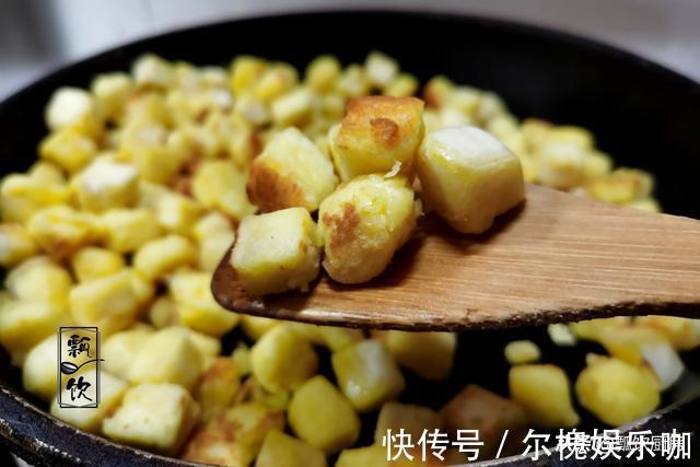 馒头丁|3元钱解决一顿美味早餐，兜里没钱也不用饿肚子，满满一盘吃得饱