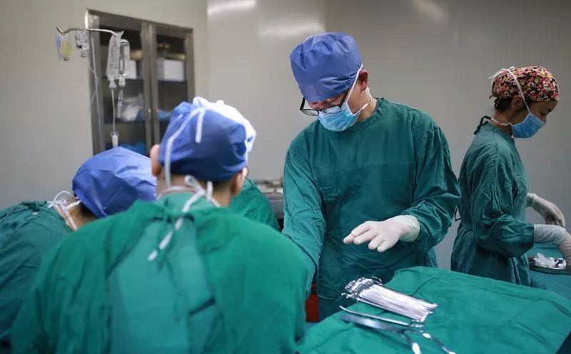 结扎|孕妇剖腹产提过哪些离谱要求？割脂肪、结扎……最后一个更离谱