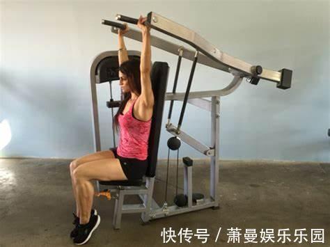 低强度|加拿大健身模特身材高大,臀部比列匀称迷人,不限制锻炼的结果