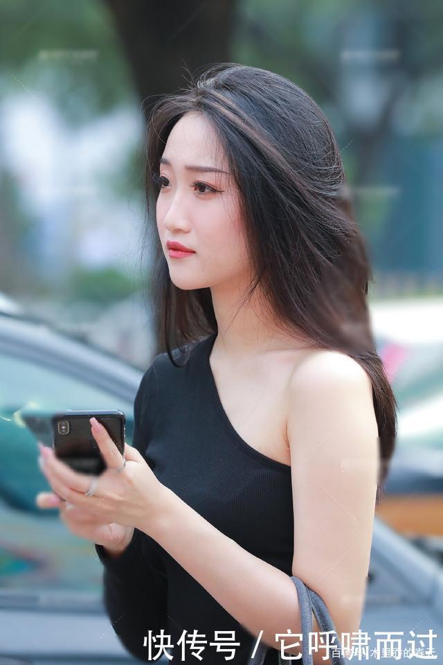 “腰部纤细”配长裙,小清新的味道,青春气质大家都羡慕