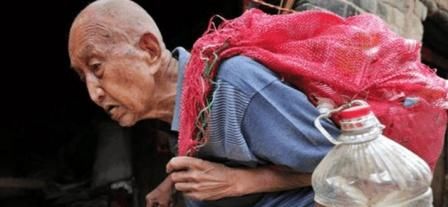 中老年人長期不運動，骨質流失“更快”，做好4點骨質”更年輕“