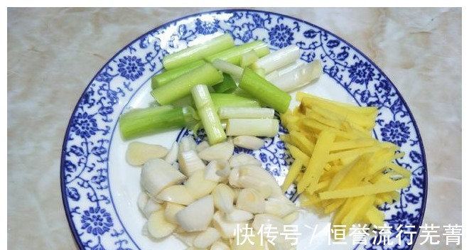 妈妈|妈妈用了10多年的腌黄瓜方法，详细做法教会你，清脆爽口，嘎嘣！