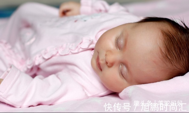受凉|宝宝晚上睡觉“不盖被”,为啥也不会受凉生病?新手父母该了解