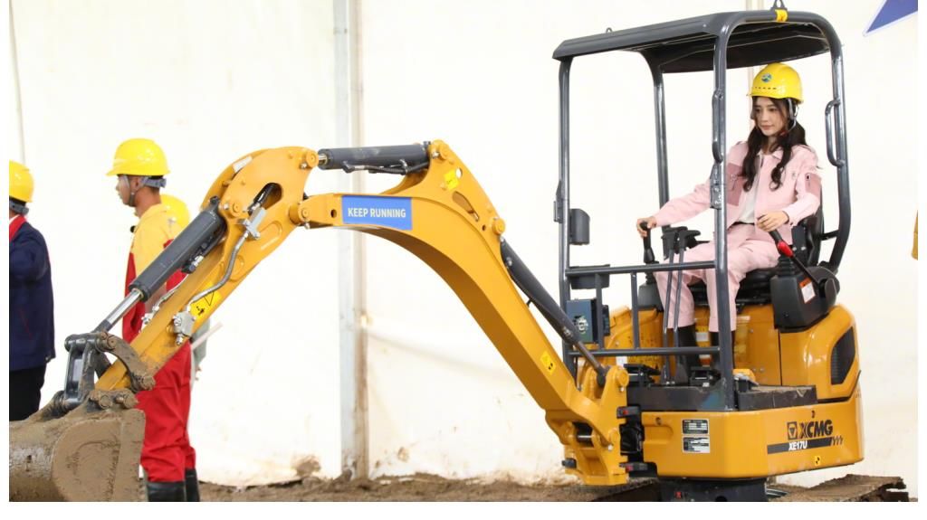 挖掘机|新一季《奔跑吧》全员挖掘机画风?baby宋雨琦都在,蔡徐坤缺席