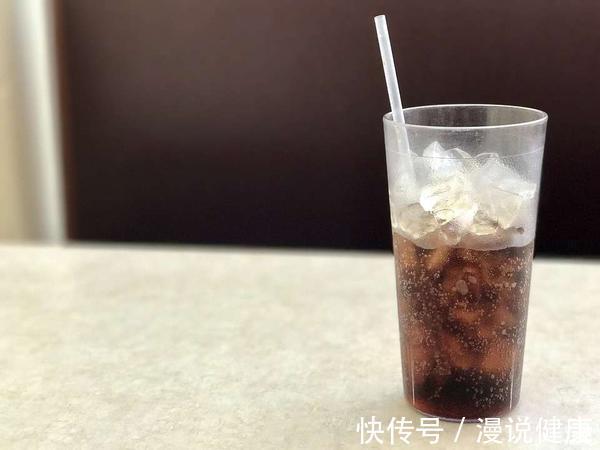 失明|可乐当水喝?15岁男孩右眼接近失明,提醒:这5种并发症要远离