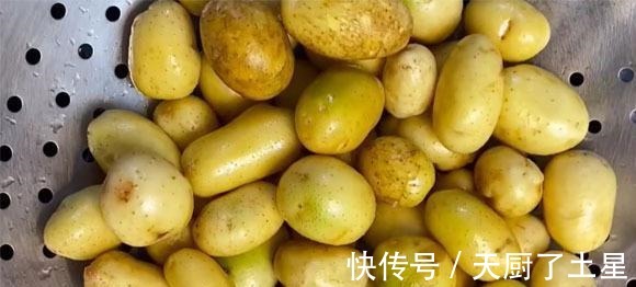菜市场遇见它别手软,买来不去皮不切口,加料锅里炒一炒,真脆嫩!