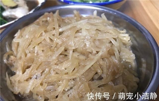 周末同事来家里做客,八旬外婆下厨做一桌菜,荤素搭配倍有面子!