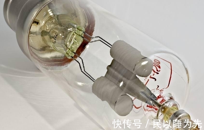 二极管|小小芯片,上千万个晶体管是怎么装上去怎么工作的?人类真牛啊
