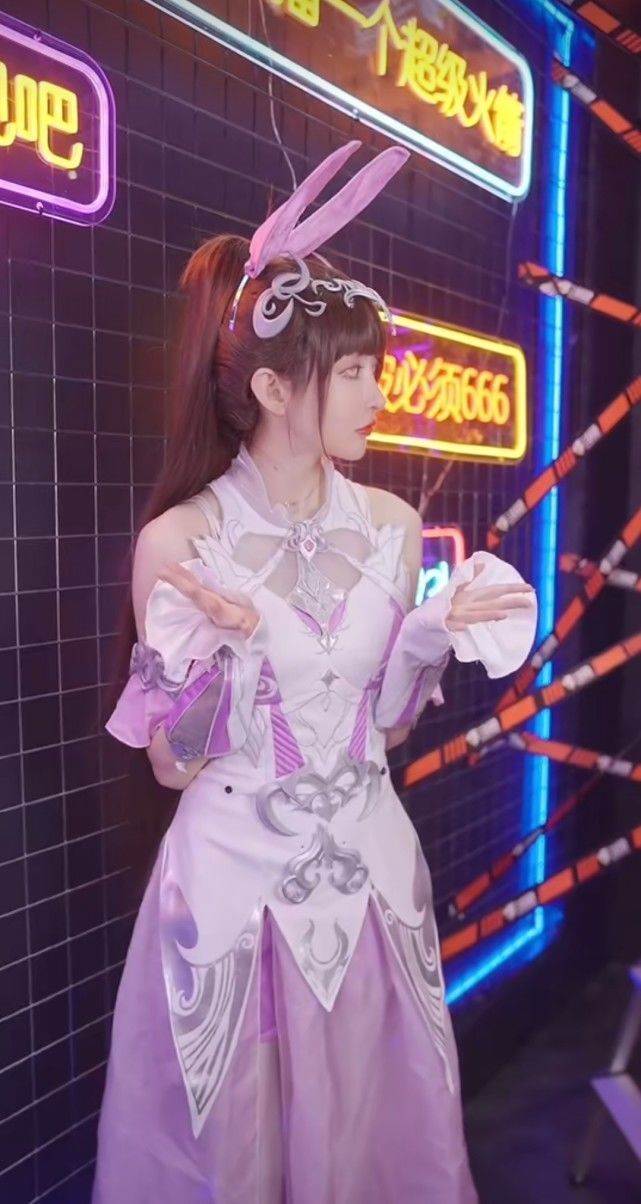 视觉效果|超越动漫版的小舞COS有多美?颜值爱了,大长腿搭配白丝也很绝