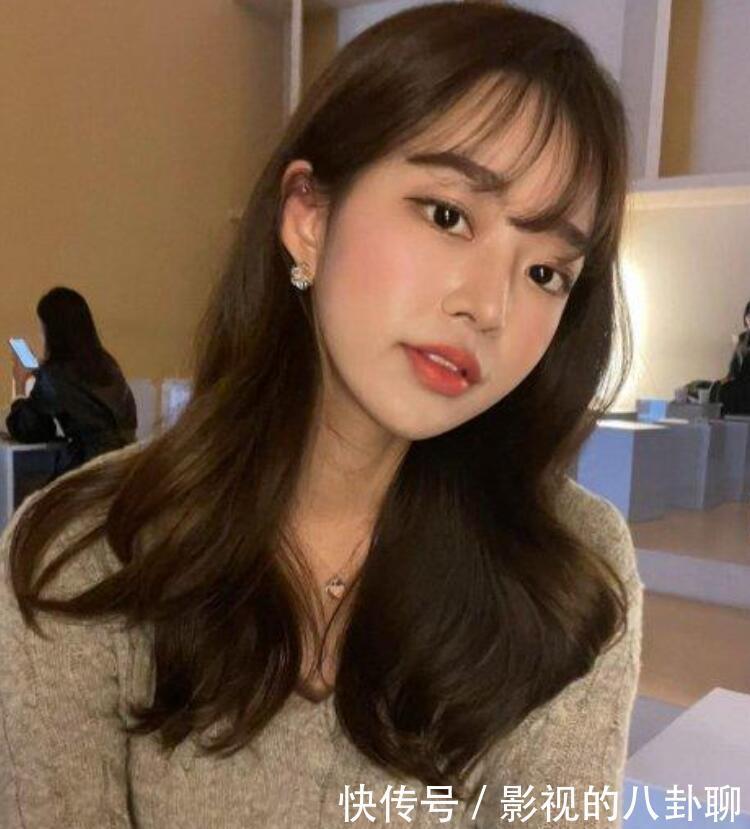 圆脸|别再披头散发了,这有10款适合圆脸的中卷发型,可甜可盐