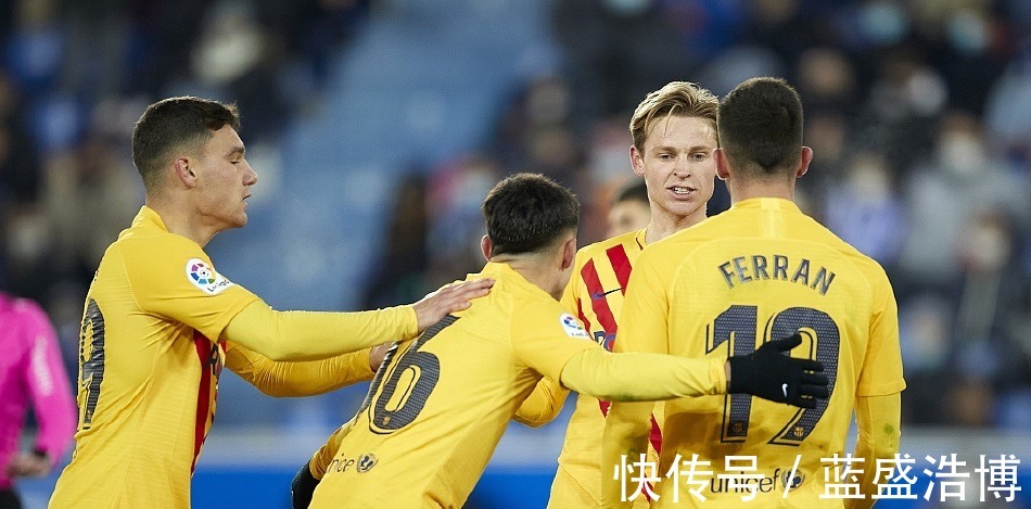 4-2!前欧冠夺冠热门要冲击欧联杯冠军了!巴萨客胜那不勒斯晋级!