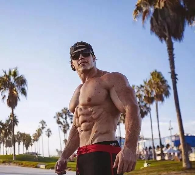 肌肉|健身界的大神，体重208斤体脂率竟只有10％，超猛肌肉碾压众人