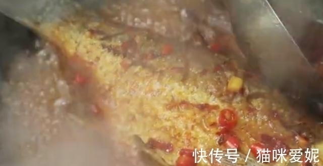 原来正宗的红烧鱼是这样做,大厨教你几个技巧,好吃解馋超下饭