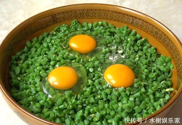  里加|豆角里加3个鸡蛋，不炒也不炖，手不用沾面，十分钟搞定全家早餐