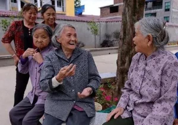 俗语“人老两年坎,暗九大关口”,暗九是何意两年坎是哪两年