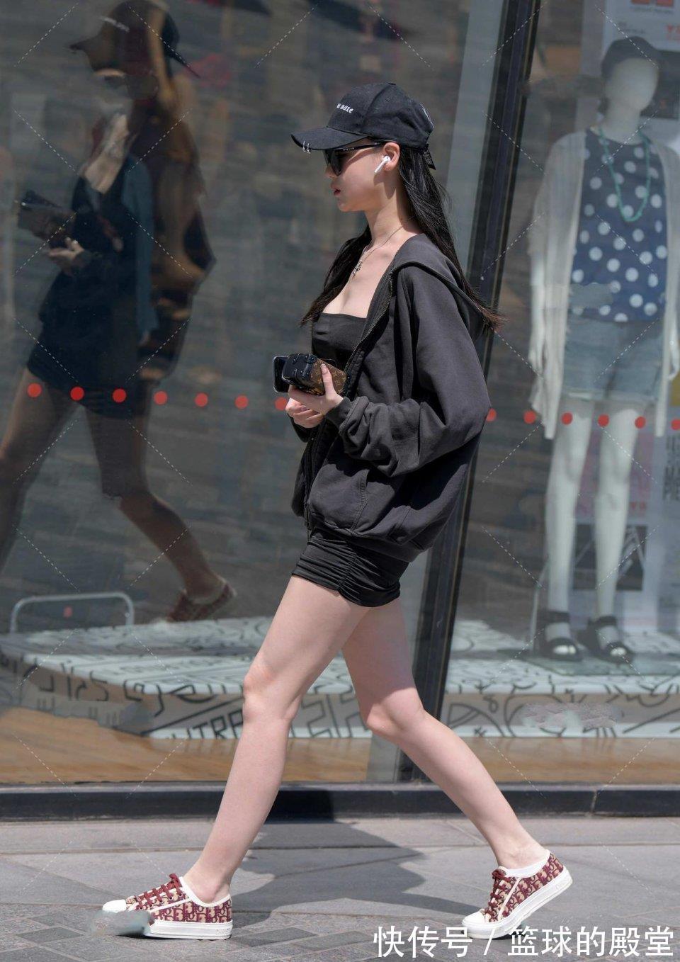搭配|女生怎么穿？白衬衫搭配短裤清爽利落，显高又有活力