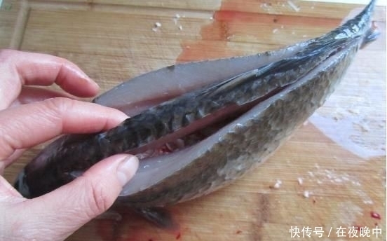 无腥|给鱼肉去腥时,最好别用葱姜料酒,饭店做鱼大厨绝招,鱼鲜嫩无腥